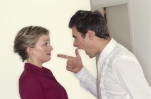 7 Cara Meredam Emosi Suami Saat Pulang Kerja