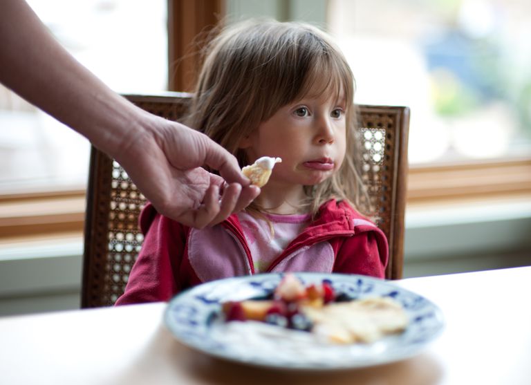 Cara Menghadapi Anak Picky Eater