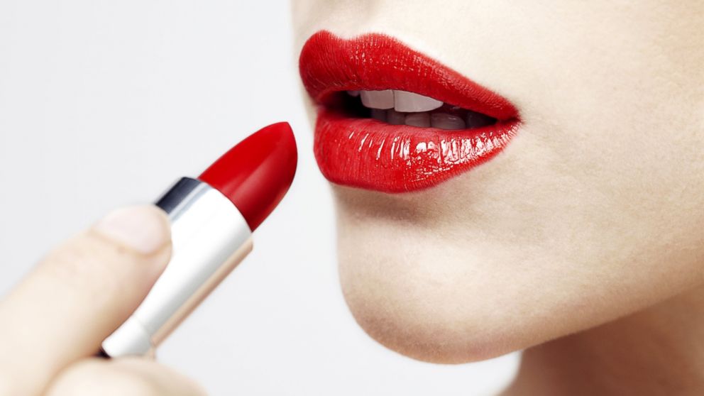 tips-memakai-lipstik-merah